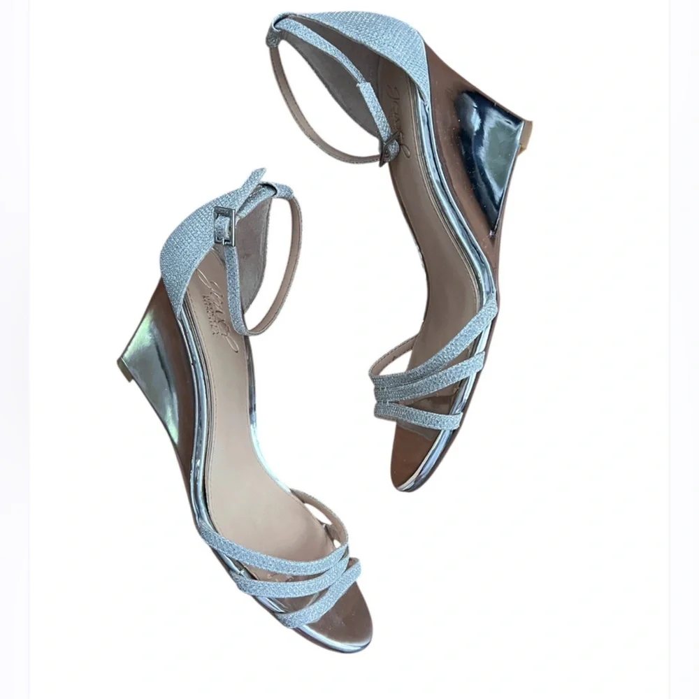 Badgley Mischka Silver Metallic Jewel Wedge Sandals Size 7